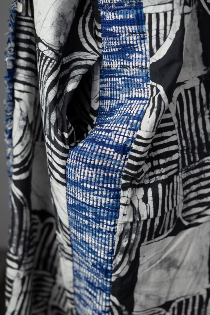 Kimono Embellished with Royal Blue Mix Diakwu - Image 3