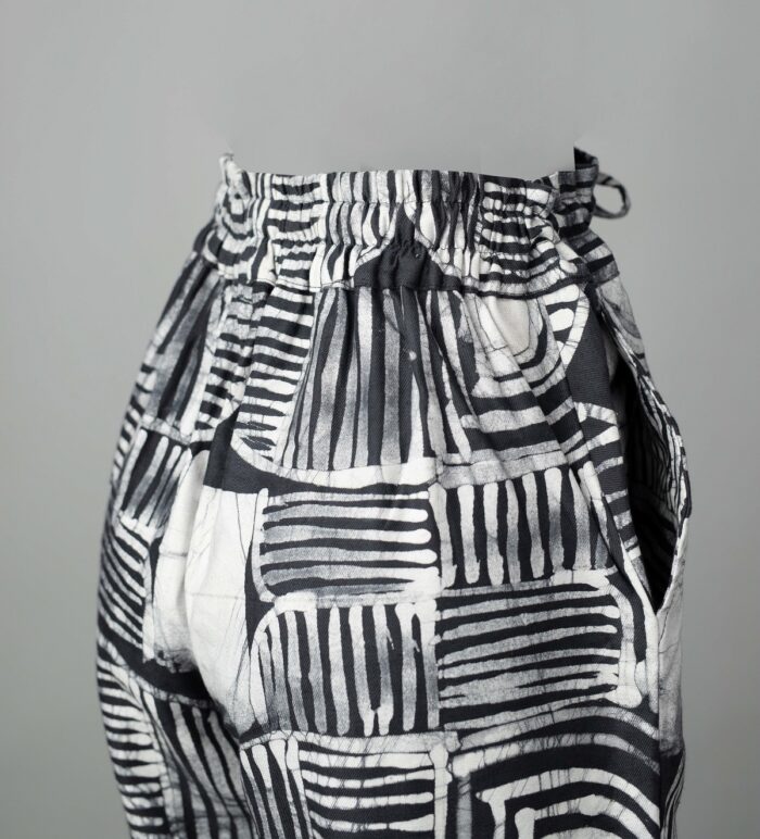 Straight Leg Pants Embellished with Black Mix Diakwu Strip